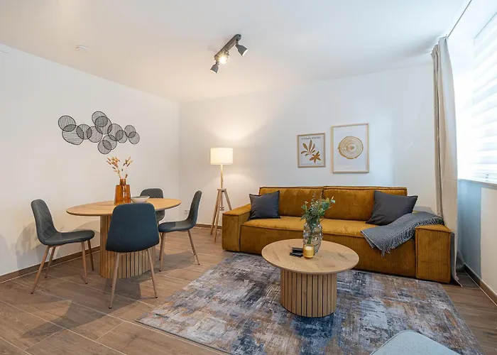 Benville - Grosser Garten - Modern -wlan