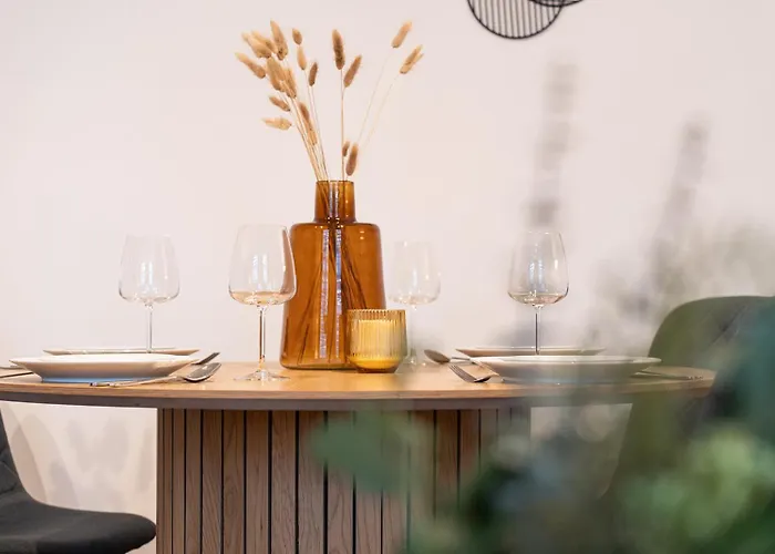 Benville - Grosser Garten - Modern -wlan