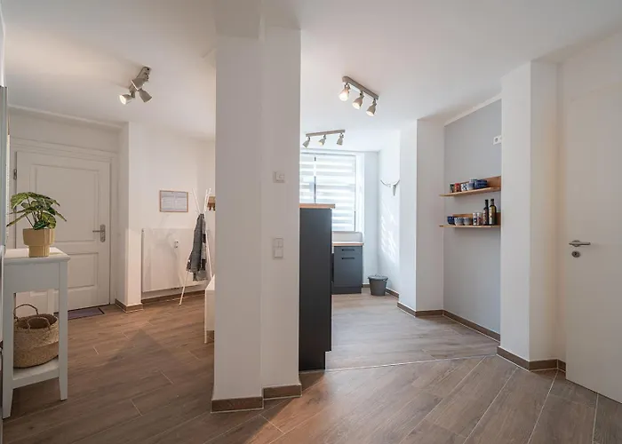 Benville - Grosser Garten - Modern -wlan