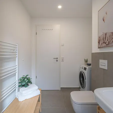 Benville - Grosser Garten - Modern -wlan * Dresde