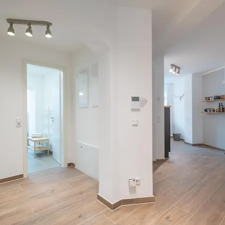 Benville - Grosser Garten - Modern -wlan * Drezda