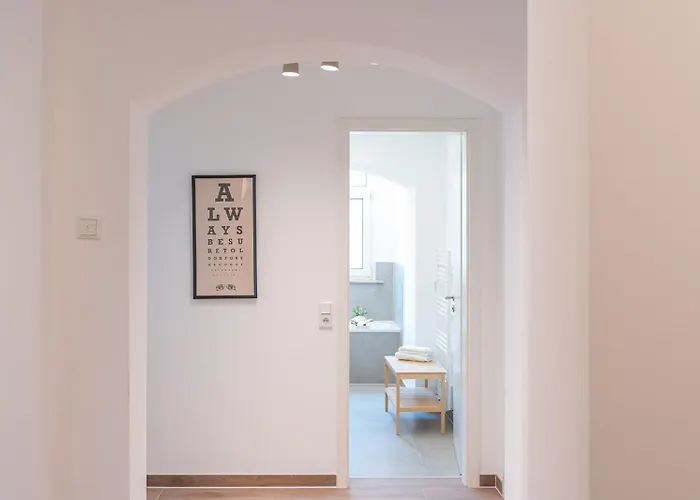 Benville - Grosser Garten - Modern -wlan