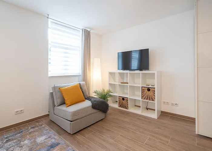 Benville - Grosser Garten - Modern -wlan