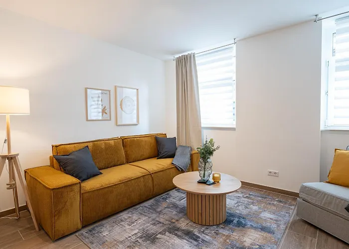 Benville - Grosser Garten - Modern -wlan Appartement Dresden