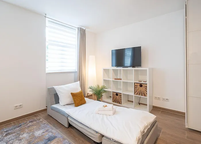 Benville - Grosser Garten - Modern -wlan Appartement