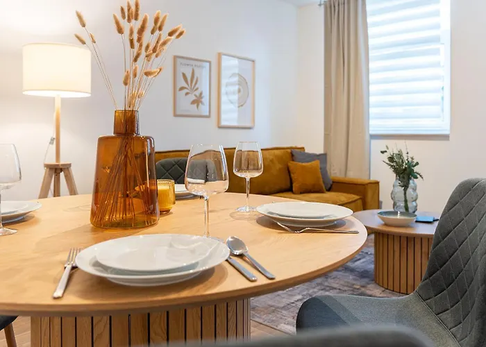 Benville - Grosser Garten - Modern -wlan Appartement Dresden